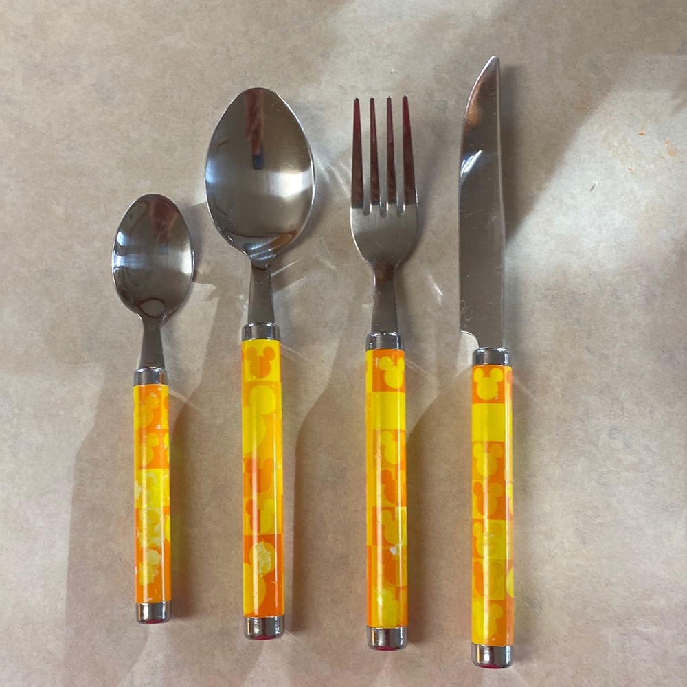 Versatile Mickey utensil set